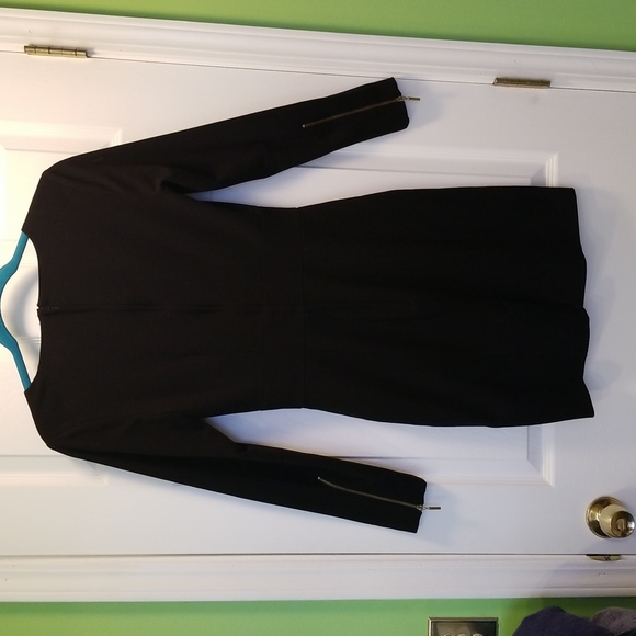 Elegant Little Black Dress - Picture 7 of 15